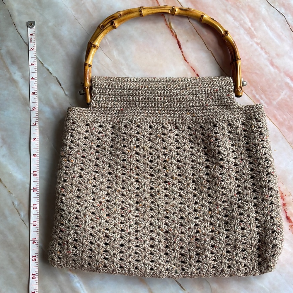 HANDCRAFTED | Knitted carry bag with bamboo handles - Picture 9 of 10